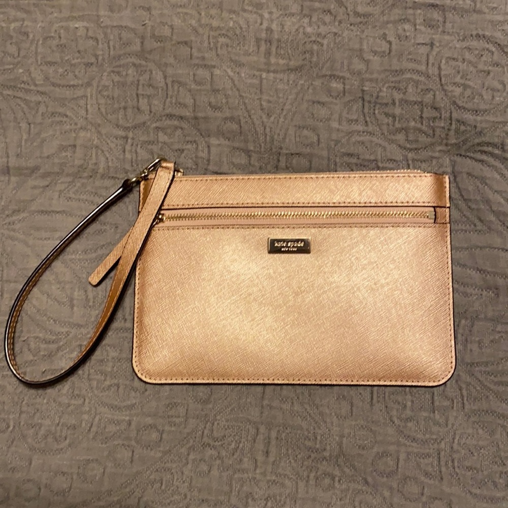 Kate Spade wristlet ✨